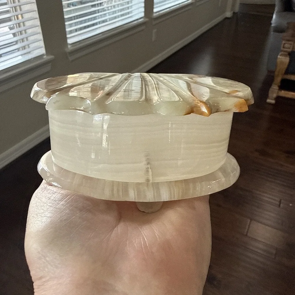Vintage Clam Shell Shaped Onyx Alabaster Marble Trinket Jewelry Box Hinged Lid